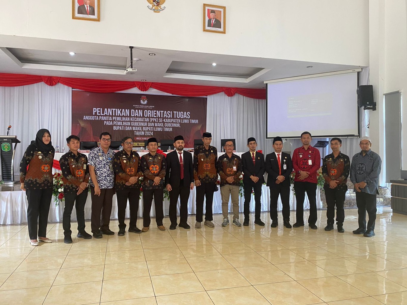 ORIENTASI -- Sebanyak 55 Anggota Panitia Pemilihan Kecamatan (PPK) se-Kabupaten Luwu Timur resmi dilantik dan mengikuti Orientasi Tugas di Gedung Wanita Simpurusiang, Malili, Kamis (16/5). 