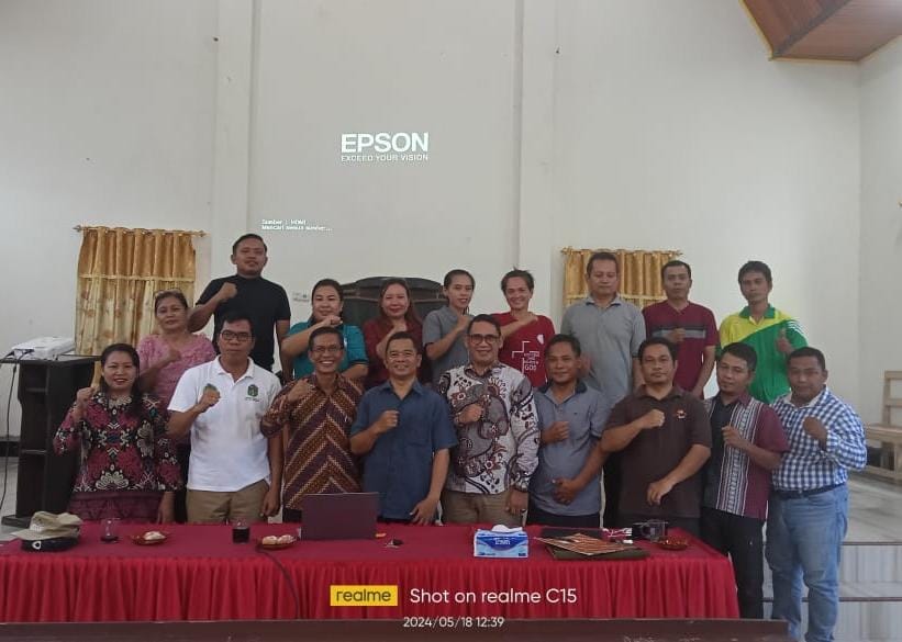 PANITIA NATAL -- Panitia Natal bersama ASN, TNI/Polri, dan umat Kristiani resmi terbentuk untuk mempersiapkan perayaan yang akan diadakan di Kecamatan Burau Desember mendatang.  
