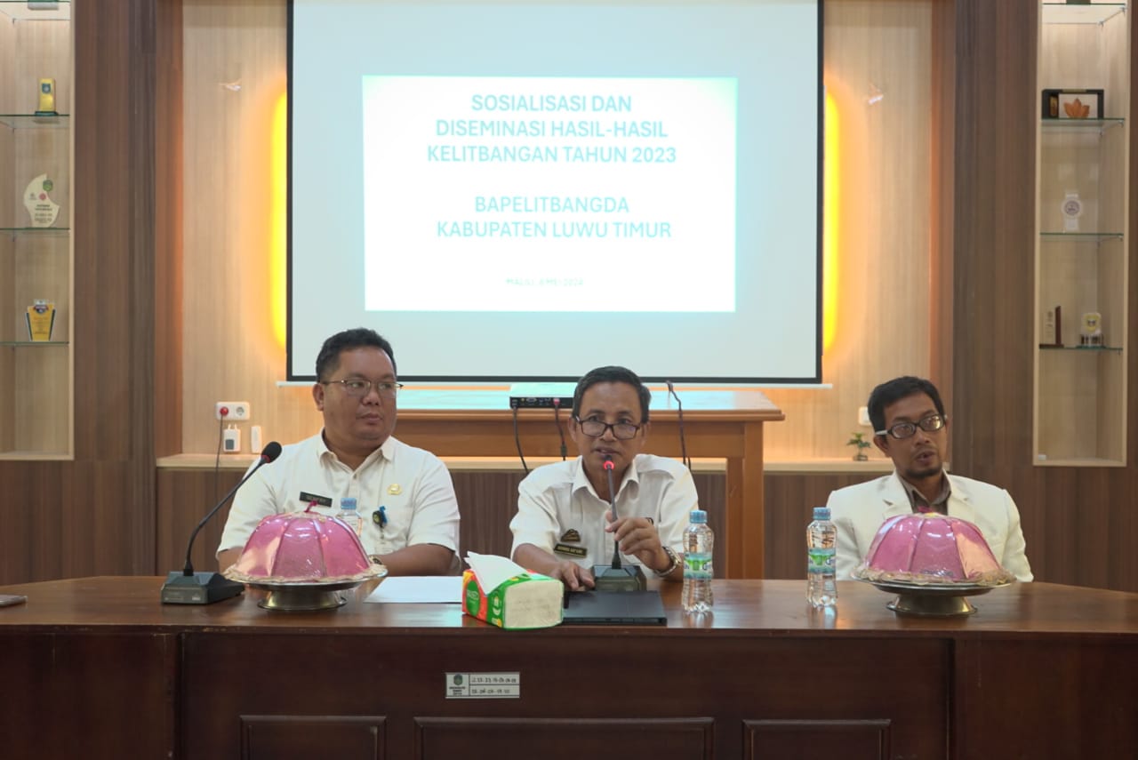 SOSIALISASI -- Bapelitbangda Pemkab Lutim menggelar sosialisasi dan diseminasi hasil Kajian tahun 2023 dalam rangka pengembangan hasil-hasil kelitbangan di Aula Bapelitbangda Lutim baru-baru ini. 