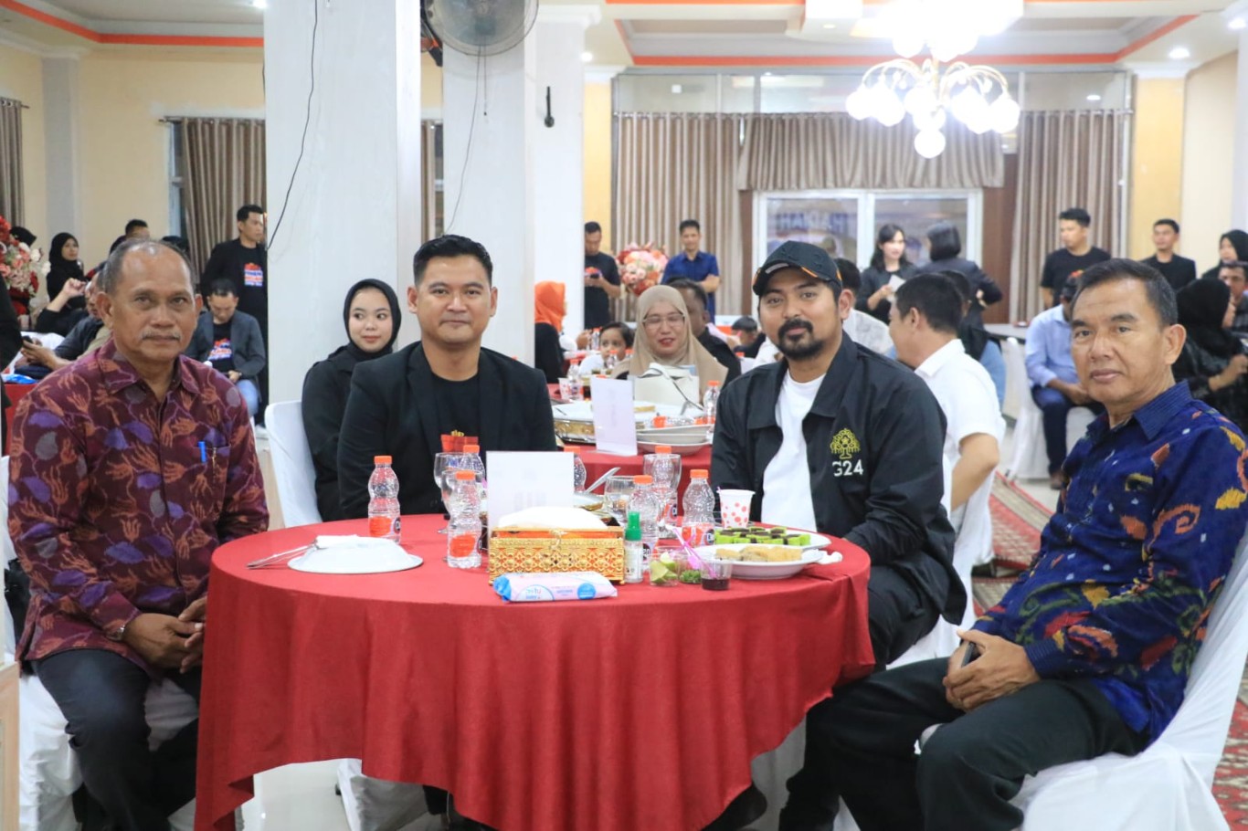 SIMPEDES -- Wakil Bupati Luwu Timur, Mochammad Akbar Andi Leluasa Menghadiri Acara Panen Hadiah Simpedes (PHS) yang digelar BRI Cabang Masamba di Gedung Hotel Sikumbang Tomoni, Sabtu (25/5) malam.