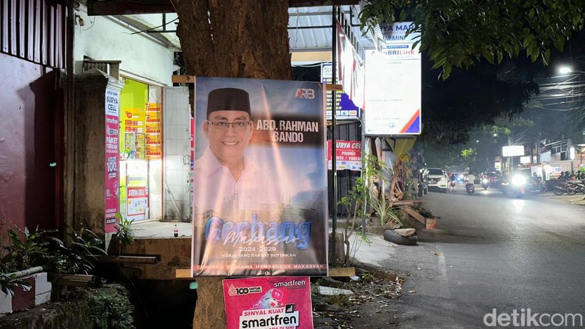 int TERTIBKAN--Dinas Lingkungan Hidup Makassar kembali akan menertibkan baliho atau APK bakal calon wali kota Makassar dan gubernur Sulsel yang dipaku di pohon.Tampak salah satu APK milik bakal calon wali kota Makassar.
