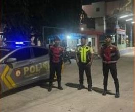 IST PATROLI -- Personel Polres Pelabuhan Makassar melakukan patroli di wilayah hukum Polres Pelabuhan Makassar.