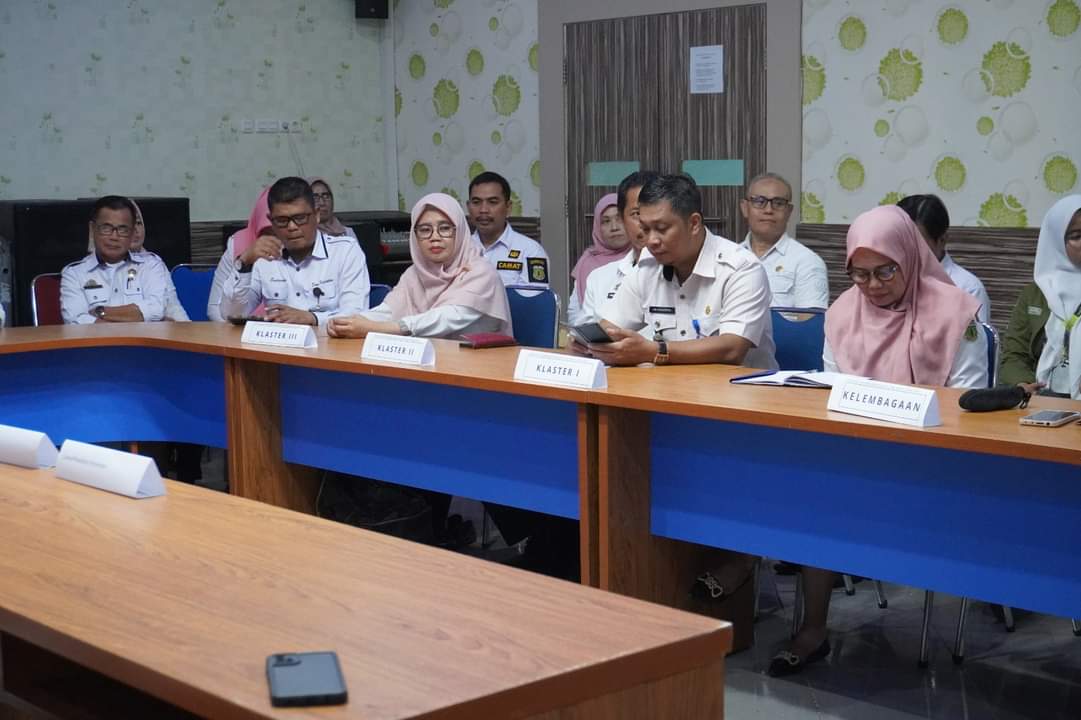 RAKOR -- Pj Bupati Pinrang H Ahmadi Akil memimpin Rakor terkait pencegahan kekerasan terhadap perempuan dan anak, tindak pidana perdagangan orang, anak berhadapan dengan hukum, dan perkawinan anak, mengungkapkan pentingnya membangun koordinasi diantara seluruh stake holder terkait.