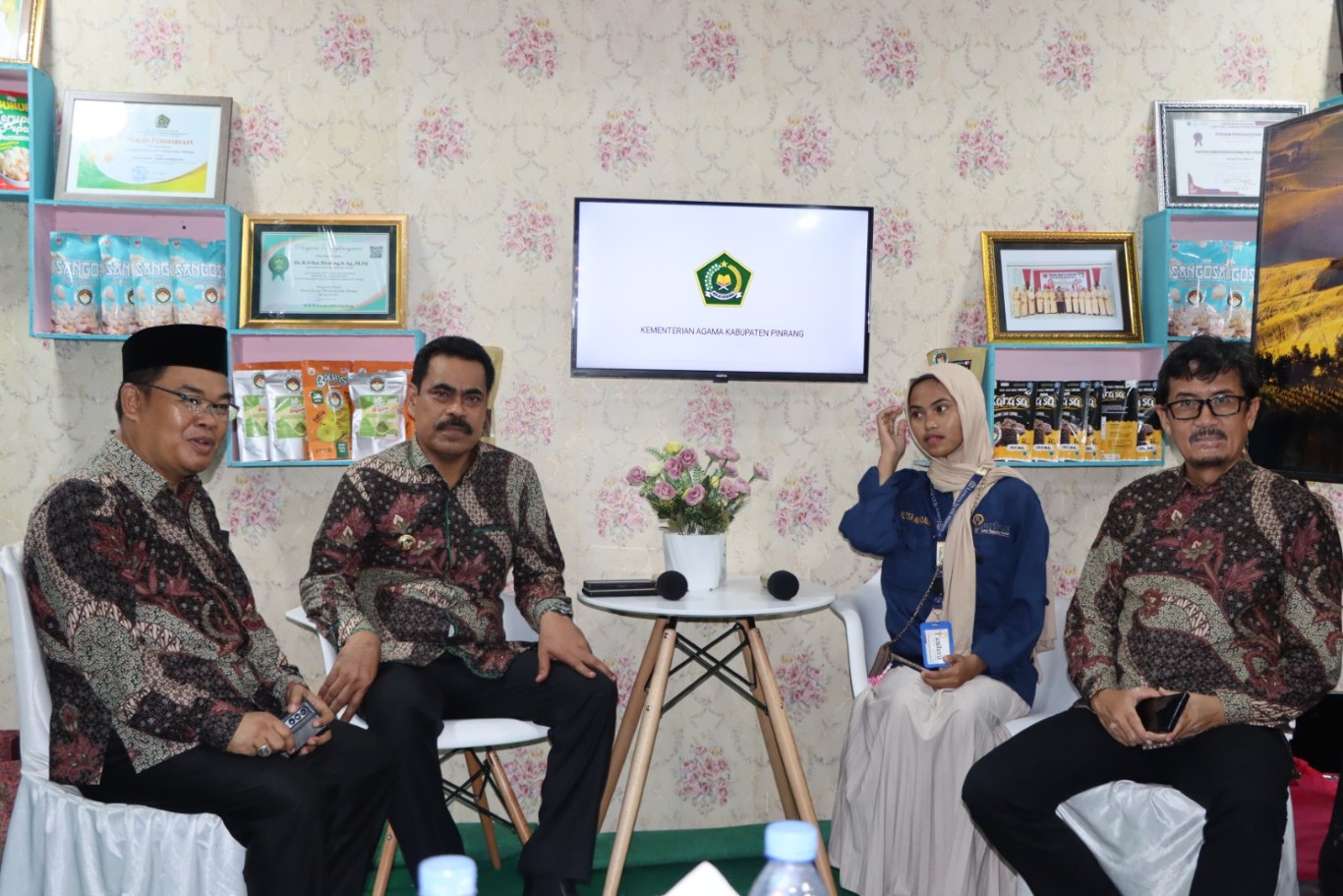 PEMBUKAAN -- Pj Bupati Pinrang H Ahmadi Akil mengikuti pembukaan MTQ Tingkat Provinsi Sulsel ke – XXXIII di Lapangan Makkatang Daeng Sibali, Pattalassang Kabupaten Takalar, Kamis (2/5). 