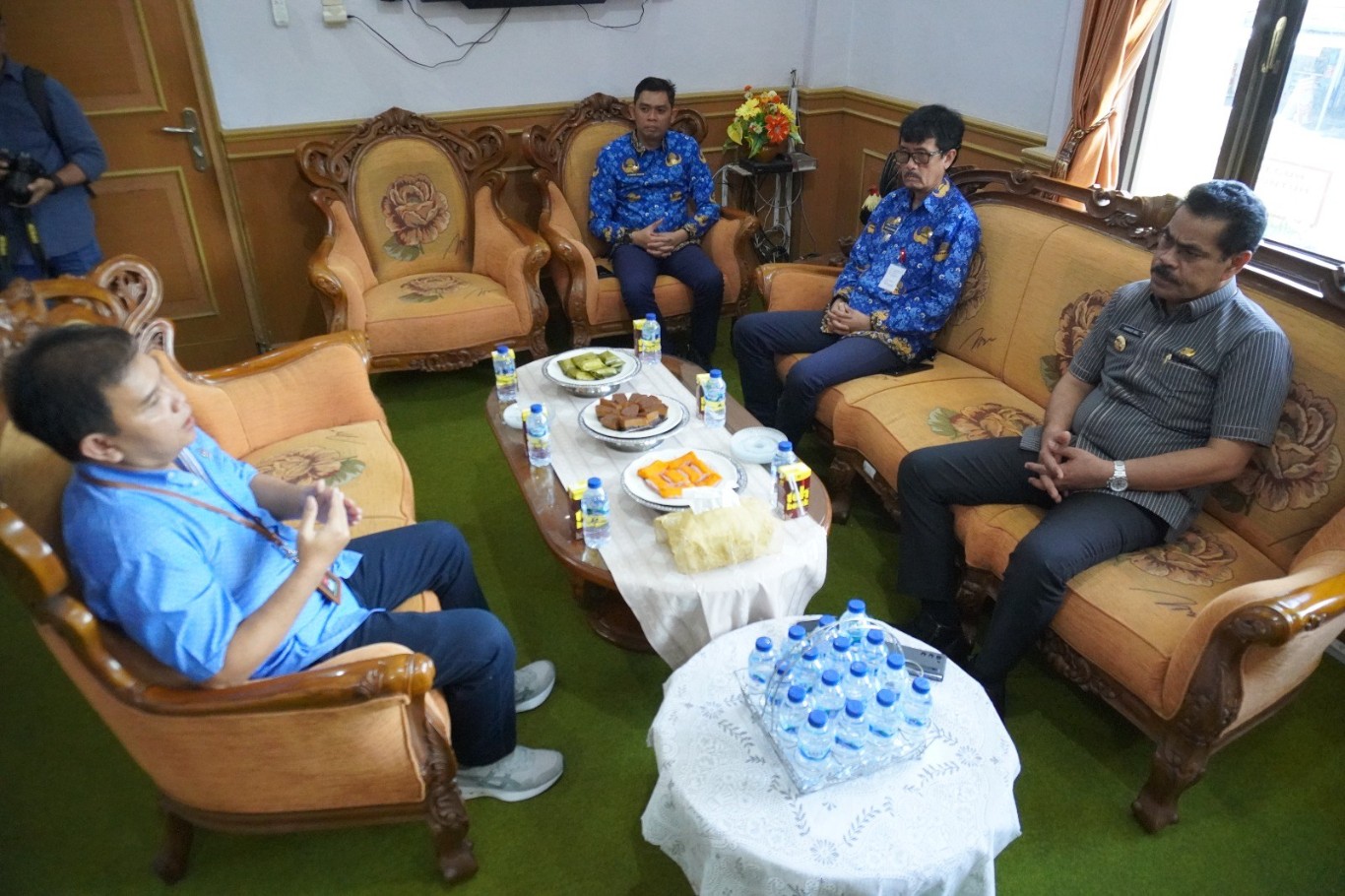 SILATURRAHMI --  Pj Bupati Pinrang H Ahmadi Akil menggelar kunjungan silaturrahmi ke jajaran Forum Koordinasi Pimpinan Daerah (Forkopimda) Kabupaten Pinrang, Jumat (17/5).