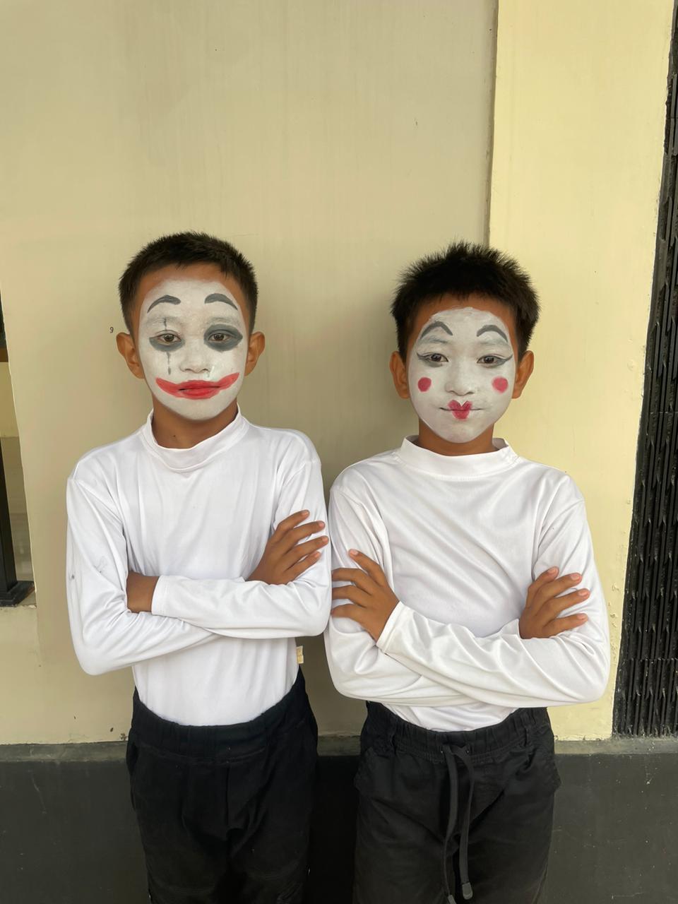 JUARA -- Perwakilan SMPN 4 Marioriawa Menang meraih juara pertama lomba Pantonim pada Festival Lomba Olimpiade Seni dan Budaya yang diselenggarakan Dinas Pendidikan dan Kebudayaan Kabupaten Soppeng baru-baru ini. 