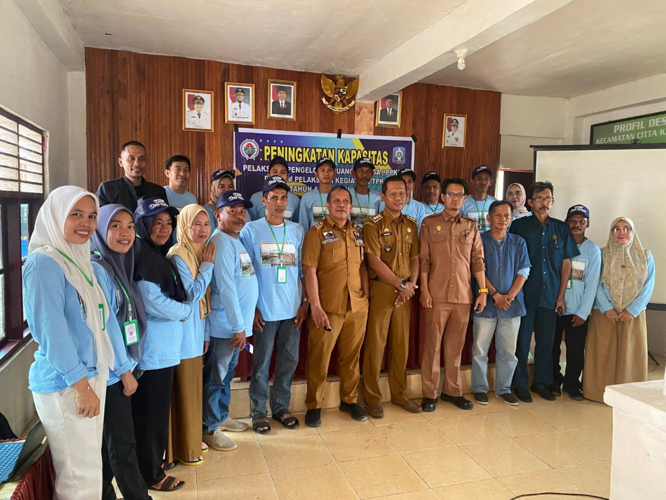 PELATIHAN -- Pemerintah Desa Kampiri Kecamatan Citta mengelar pelatihan peningkatan kapasitas pengelolaan keuangan desa di Aula Kantor Desa Kampiri, Rabu (15/5). 