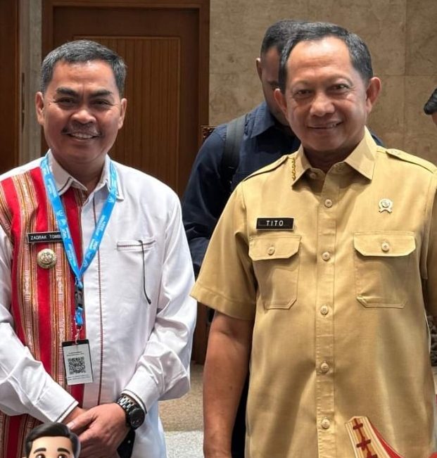 HADIR -- Wabup Tana Toraja, dr Zadrak Tombeg bersama Mendagri Tito Karnavian usai menghadiri Musyawarah Perencanaan Pembangunan Nasional (Musrenbangnas) 2024 diprakarsai Kementerian PPN/Bappenas di JCC Jakarta, Senin (6/5).