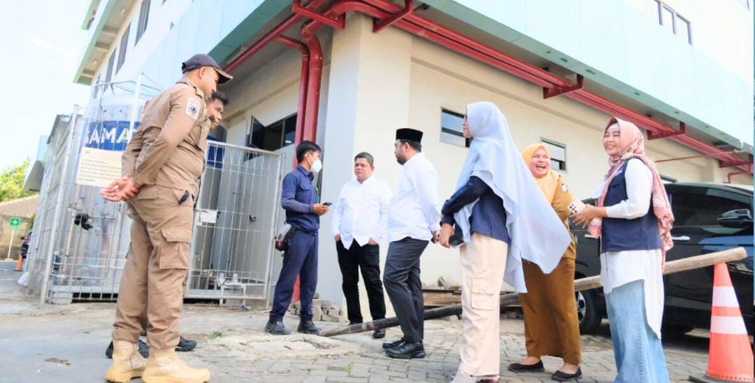 ist SIDAK--Pansus Pengelolaan Limbah B3 DPRD Kota Makassar melakukan sidak untuk meninjau sistem pengolahan limbah Bahan Berbahaya dan Beracun (B3) di beberapa rumah sakit dan perbengkelan di Kota Makassar.