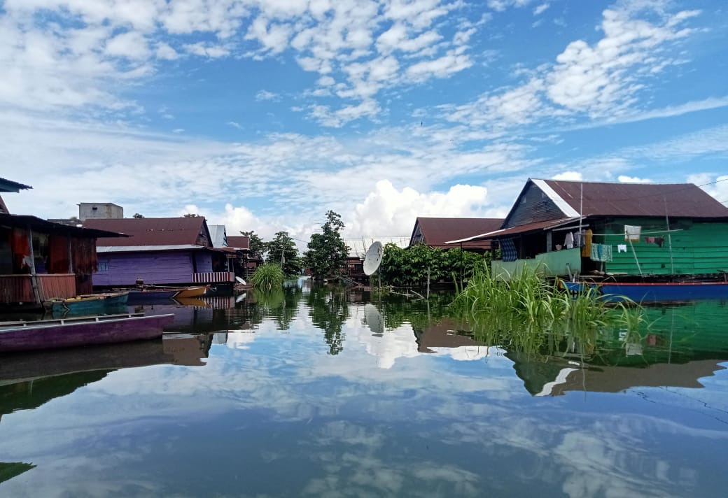 PANTAU -- Pj Bupati Wajo Andi Bataralifu mengintruksikan BPBD melakukan pemantauan terhadap kondisi warga terdampak bencana Dusun Wette'e Desa Lautang dan Tancungporai Desa Limporilau.