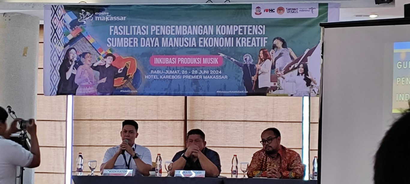 Dinas Pariwisata Kota Makassar menggelar kegiatan bertajuk "Fasilitasi Pengembangan Kompetensi Sumber Daya Manusia Ekonomi Kreatif - Inkubasi Produksi Musik,"  selama tiga hari di Hotel Karebosi Premiere Makassar, mulai Rabu, 26 Juni 2024.