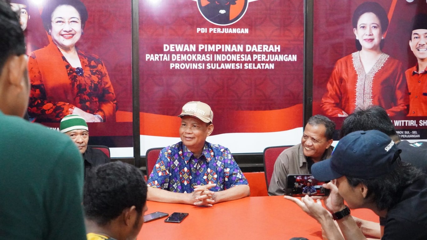 IST JALANI UJI KEPATUTAN--Politisi PAN H Busrah Abdullah menjalani uji kepatutan dan kelayakan di DPD PDIP Sulsel selaku bakal Calon Wali Kota dan Wakil Wali Kota Makassar 