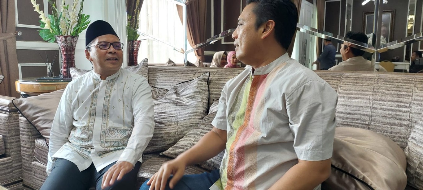 IST BERTEMU-Wali Kota Makassar yang juga bakal calon gubernur Sulsel Moh Ramdhan Pomanto bertemu dengan Ketua DPD Partai Gerindra Sulsel Andi Iwan Darmawan Aras. Pertemuan keduanya disebut-sebut untuk menjajaki potensi koalisi. 