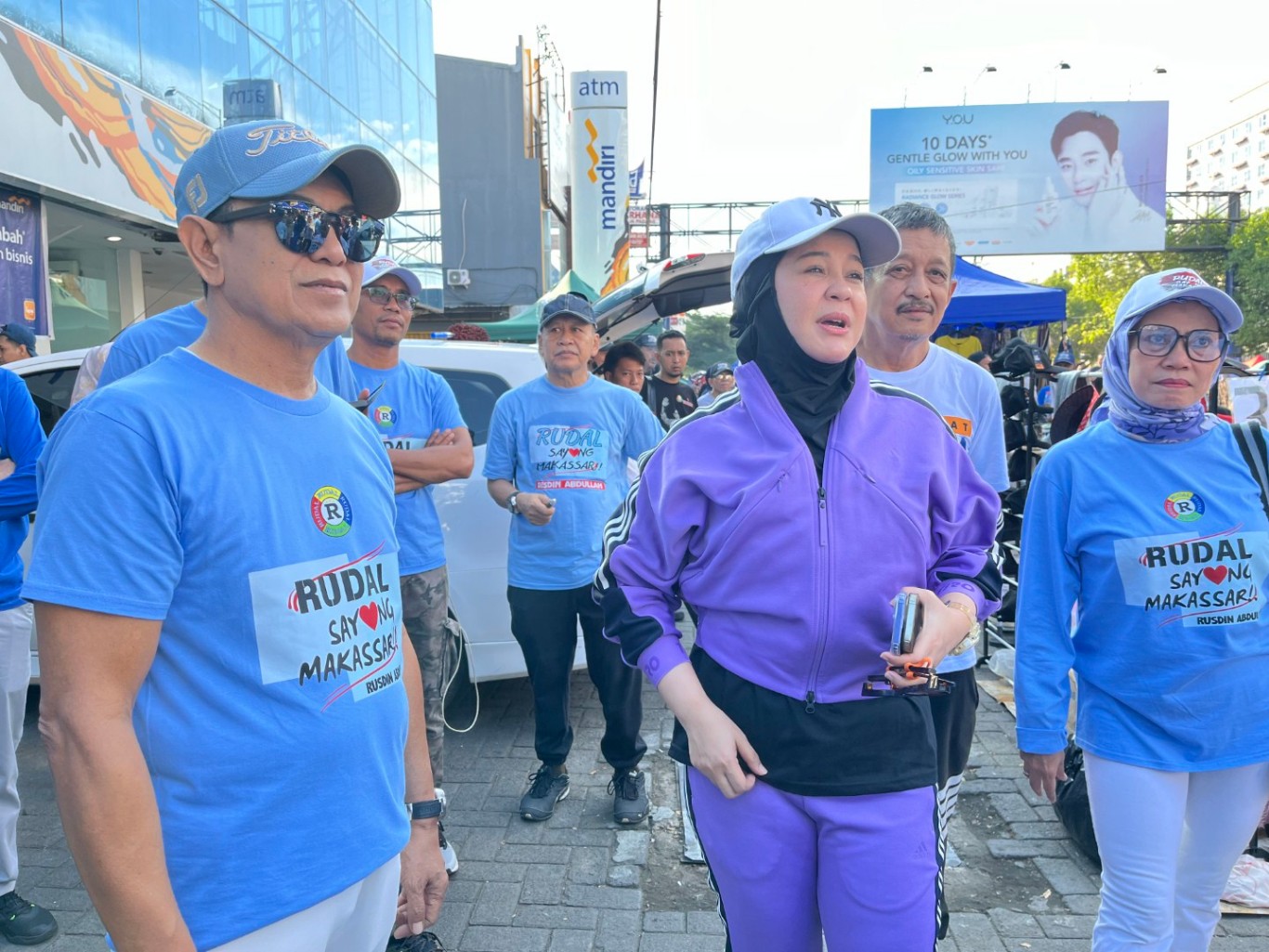 IST MENGUNJUNGI POSKO--Mantan Wakil Wali Kota Makassar yang juga elit DPP Nasdem Hj Fatmawati Rusdi mengunjungi posko bakal calon Wali Kota Makassar Rusdin Abdullah  