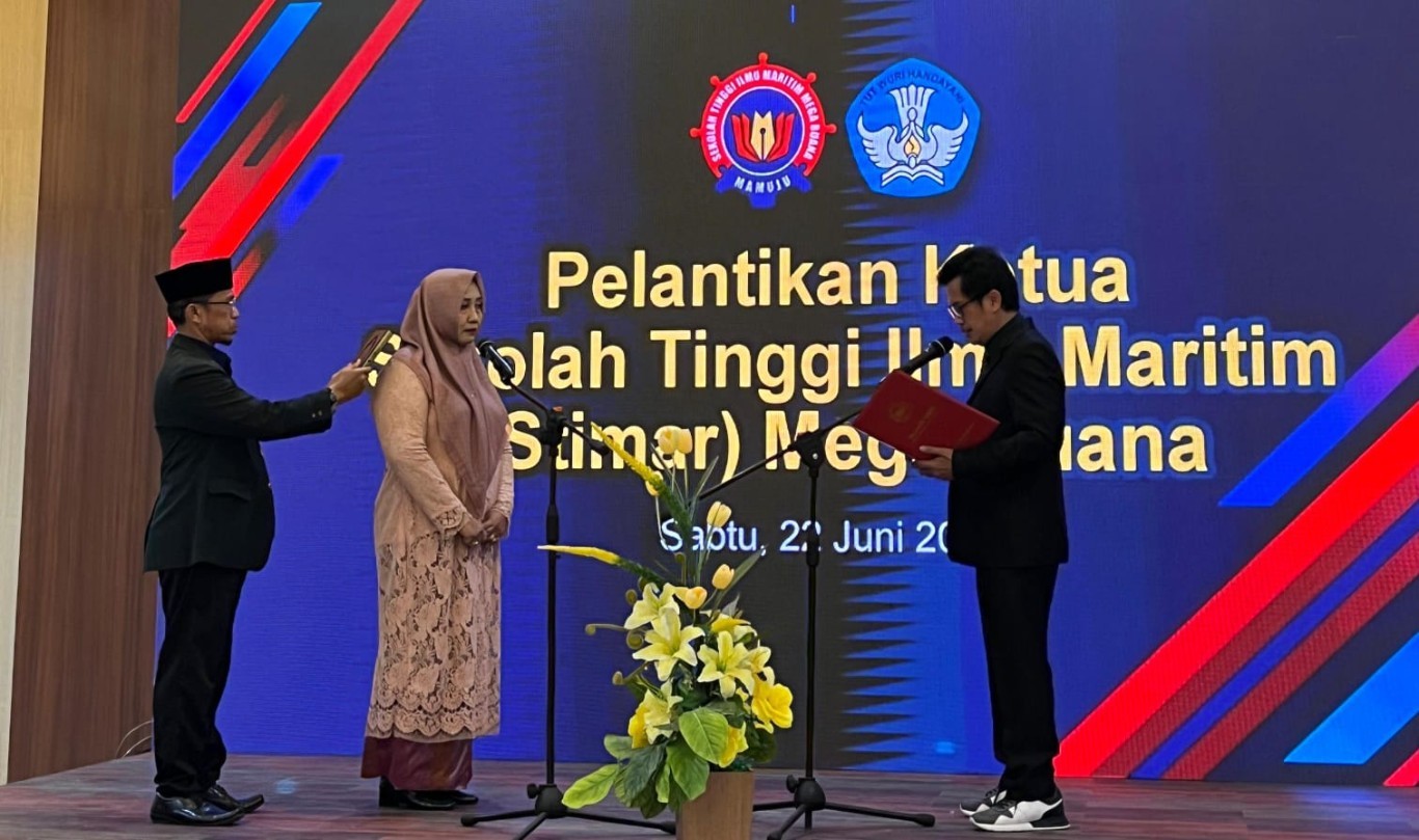 Dr Umi Farida Pimpin  Stimar Mega Buana