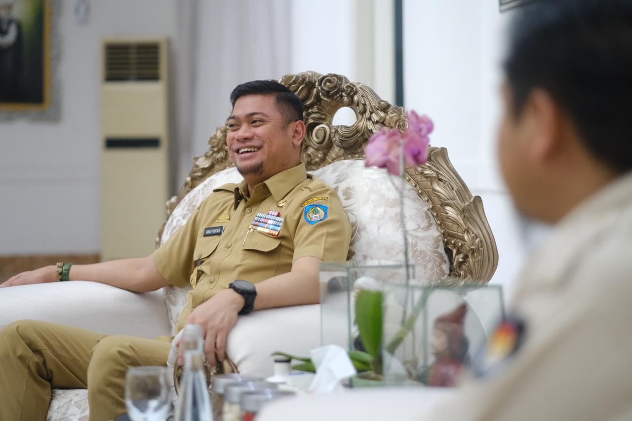 BKM/IST PETUGAS COKLIT-- Bupati Gowa Adnan Purichta Ichsan menerima petugas Coklit di rumah jabatannya bersama Ketua KPU dan Ketua Bawaslu Gowa.