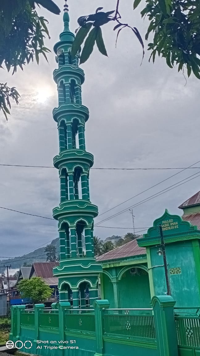 BKM/ZAIN SYAM BABUL IMAN -- Masjid Babul Iman Tombololoe Desa Kapita dengan tinggi menara 18 M
