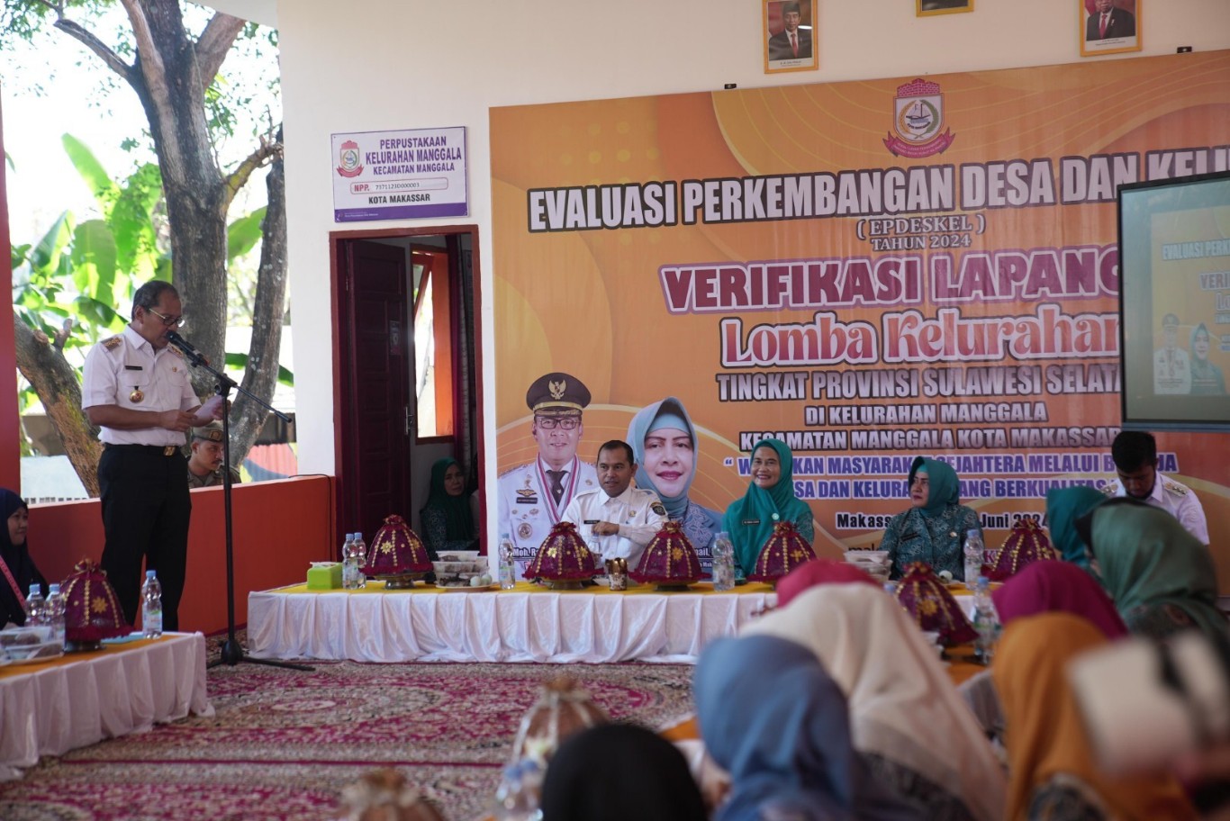 ist LOMBA--Wali Kota Makassar Moh Ramdhan Pomanto didampingi Ketua TP PKK Kota Makassar Indira Yusuf Ismail menerima kunjungan Pj Ketua TP PKK Pemprov Sulsel Ninuk Triyanti Zudan dan Tim Verifikasi Lapangan Lomba Kelurahan tingkat Sulsel 2024 di Kelurahan Manggala, Kecamatan Manggala, Rabu (26/6).