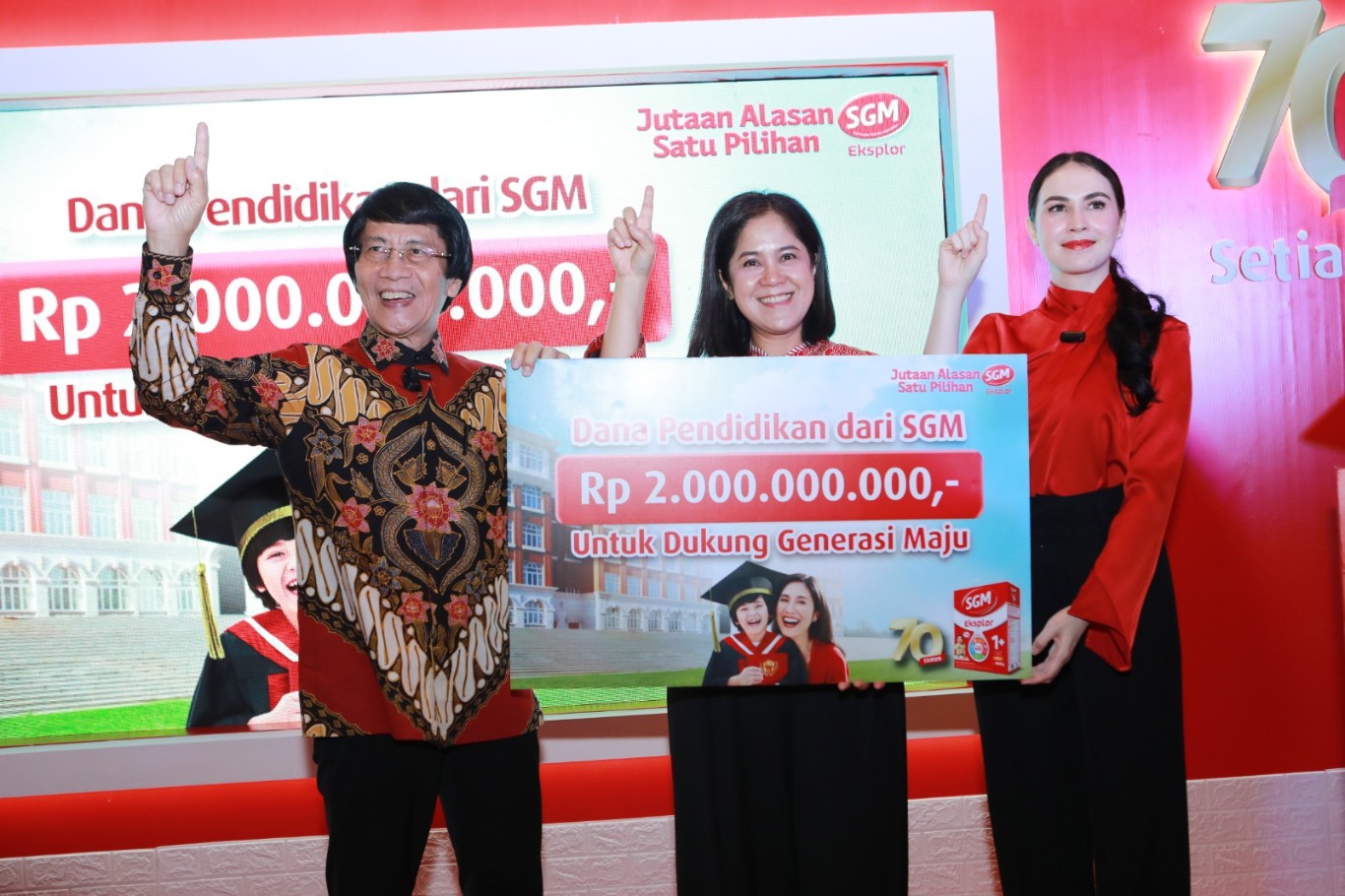 BANTUAN PENDIDIKAN -- Peluncuran bantuan dana pendidikan dari SGM untuk dukung generasi maju Indonesia dalam perayaan ke-70 tahun SGM.