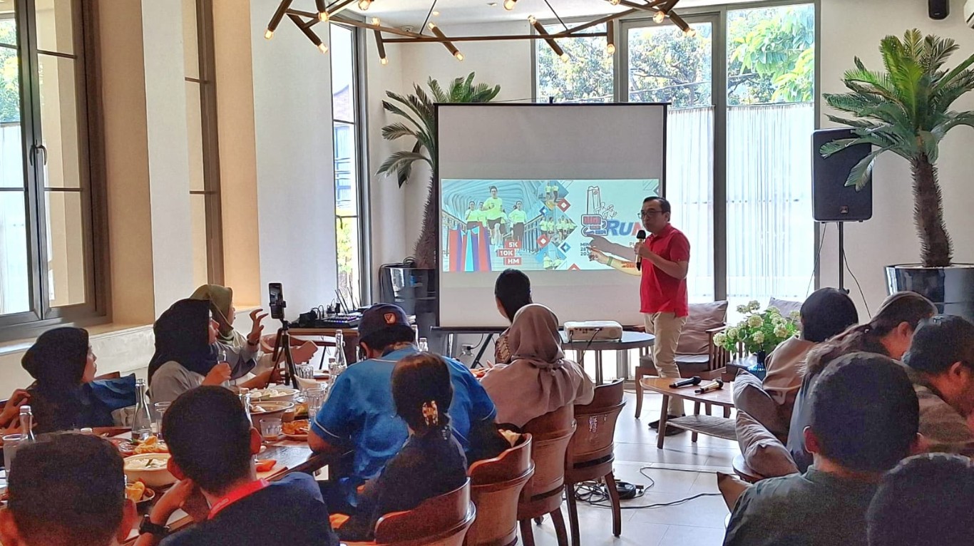 DIGILAND RUN -- VP Corporate Communication Telkom, Andri Herawan Sasoko, memberikan pemaparan terkait pergelaran perdana Digiland Run 2024 sebagai bagian dari perayaan HUT Telkom ke-59 yang siap digelar di akhir bulan Juli 2024.