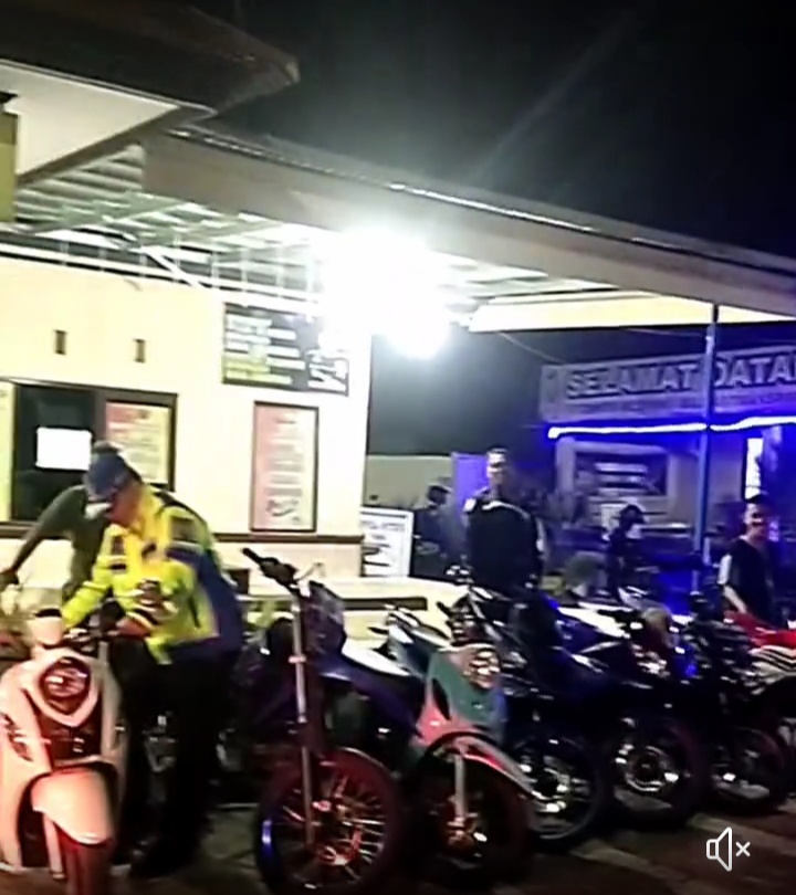 IST OPERASI -- 17 unit sepeda motor yang menggunakan knalpot racing atau brong diamankan di Mapolsek Manggala setelah terjaring operai Cipko.