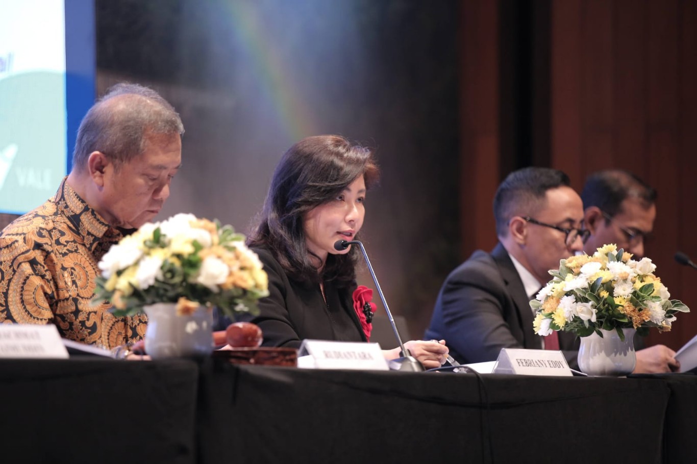 SAMBUTAN -- Presiden Direktur PT Vale, Febriany Eddy menyampaikan sambutan pada acara RUPST PT Vale Soehanna Hall, The Energy Building SCBD Lot 11A, Jl. Jendral Sudirman Kav. 52-53, Jakarta 12190. 