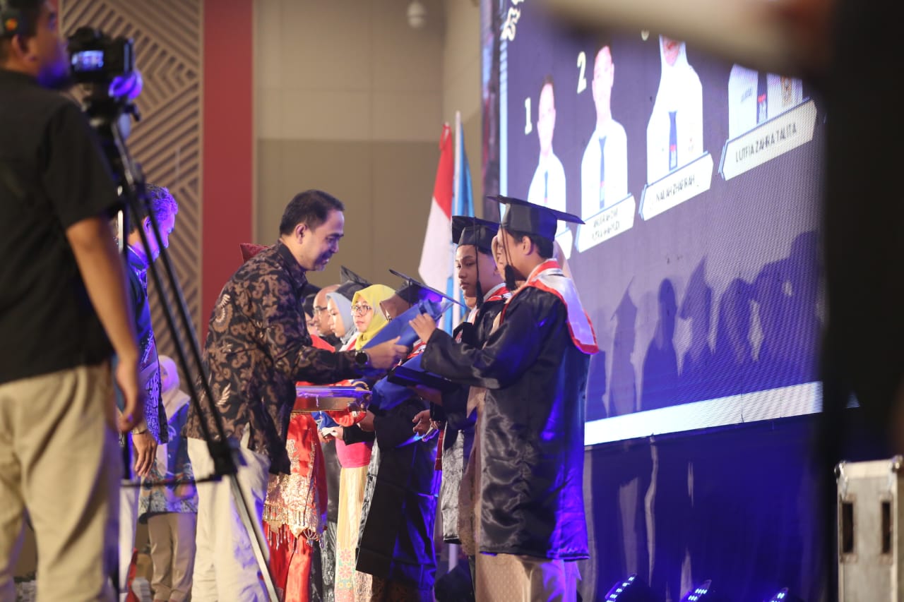 WISUDA -- Suasana wisuda siswa SMP Telkom Makassar angkatan 7 di Hotel Claro, Rabu, 12 Juni 2024.