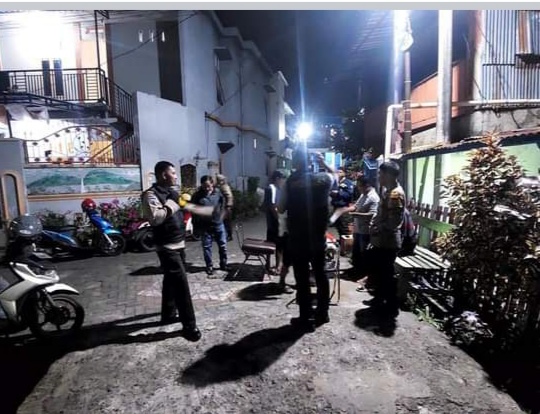 IST PATROLI -- Personel Polsek Panakukkang melaksanakan patroli gangguan Kamtibmas di wilayah hukum Polsek Panakkukang-Polrestabes Makassar.