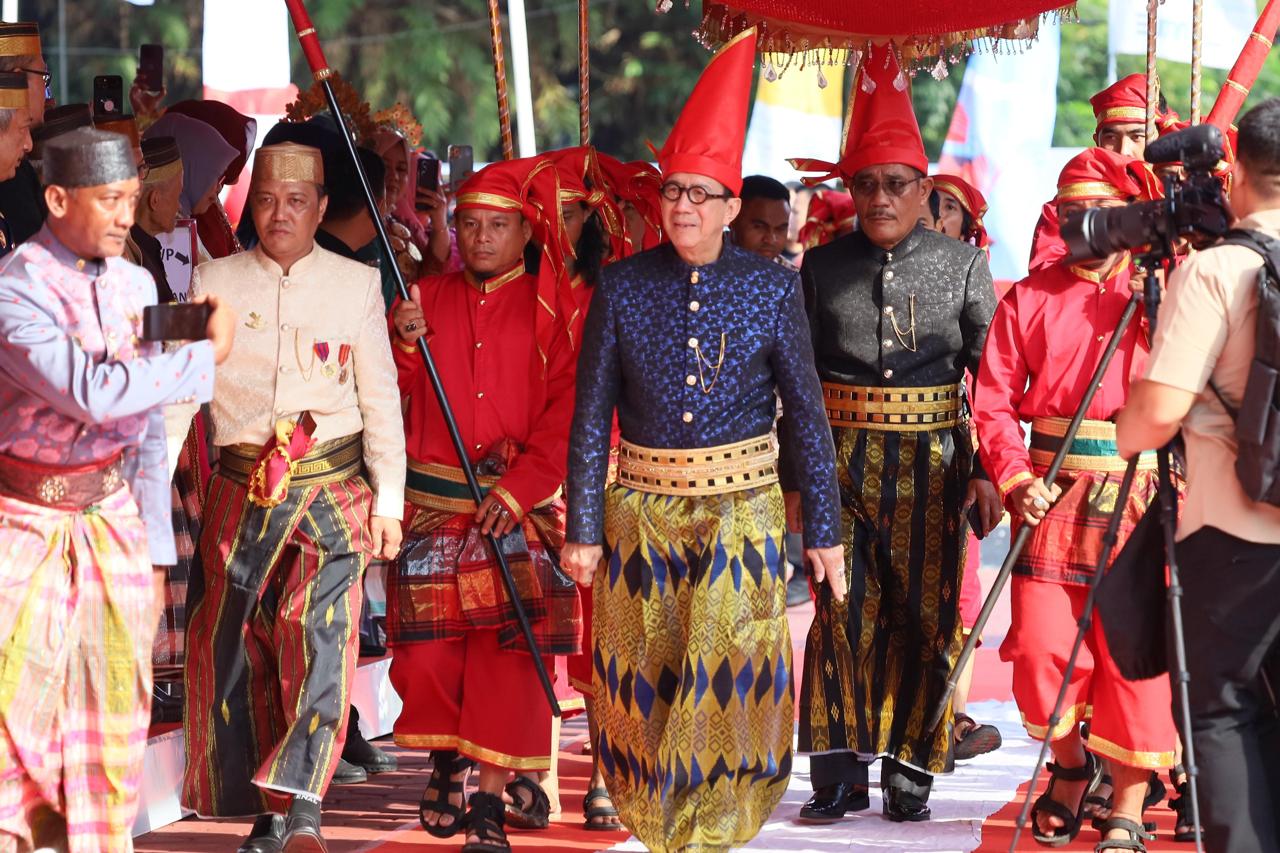 ist RESMIKAN--Menteri Hukum dan Hak Asasi Manusia (Menkumham) RI, Yasonna H Laoly meresmikan gedung baru Kantor Wilayah Kementerian Hukum dan HAM (Kanwil Kemenkumham) Sulawesi Selatan  yang terletak di Jalan Sultan Alauddin, Makassar, Jumat (14/6).
