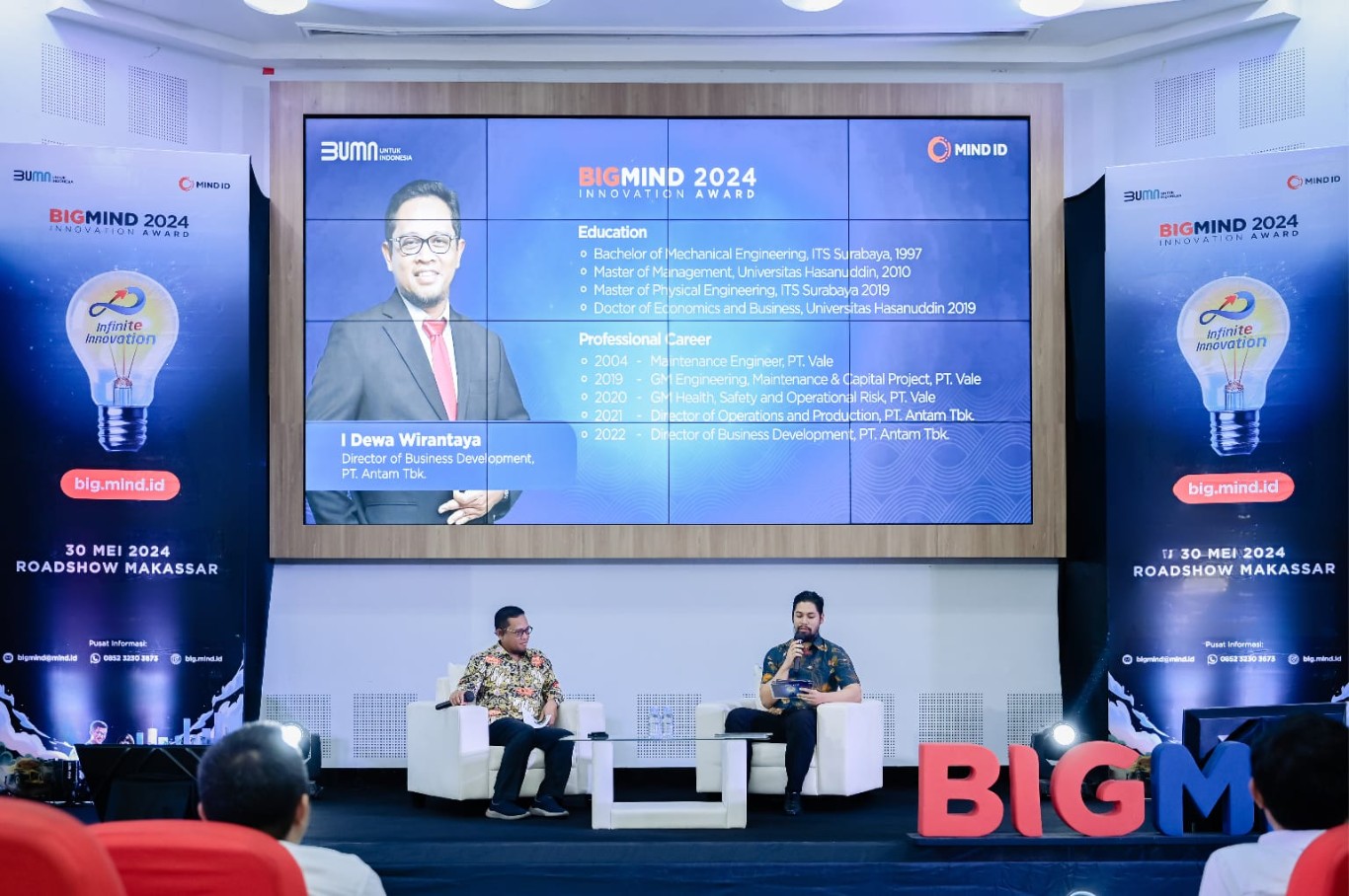 ROADSHOW -- Suasana Roadshow kedua BIGMIND 2024 bertema 'Green industry Solutions: Navigating Mineral Industry towards Sustainability and Circular Economy Practice', di Aula Prof. A. Amiruddin, Universitas Hasanuddin (Unhas), Makassar dengan menghadirkan Direktur Pengembangan Usaha PT Aneka Tambang Tbk, I Dewa Wirantaya (kiri) sebagai narasumber. 
