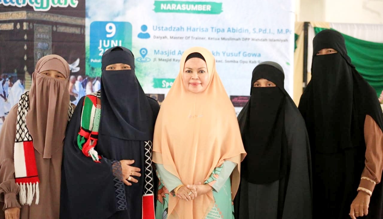 IST SEMARAK -- Wakil Ketua TP PKK Gowa, Mussadiyah Rauf saat hadir di tengah kegiatan Semarak Dzulhijjah yang digelar Wahdah Islamiyah Gowa. 