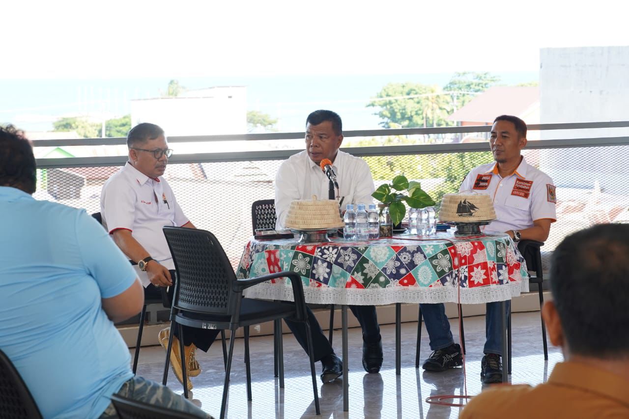 RESMI -- Turnamen sepakbola bergengsi di Kabupaten Bulukumba, Bupati Cup III resmi digulirkan pada Juli 2024 melalui Rakor Askab PSSI Bulukumba dengan Pemkab Bulukumba bersama KONI Bulukumba di Gedung Pinisi, Senin (24/6).
