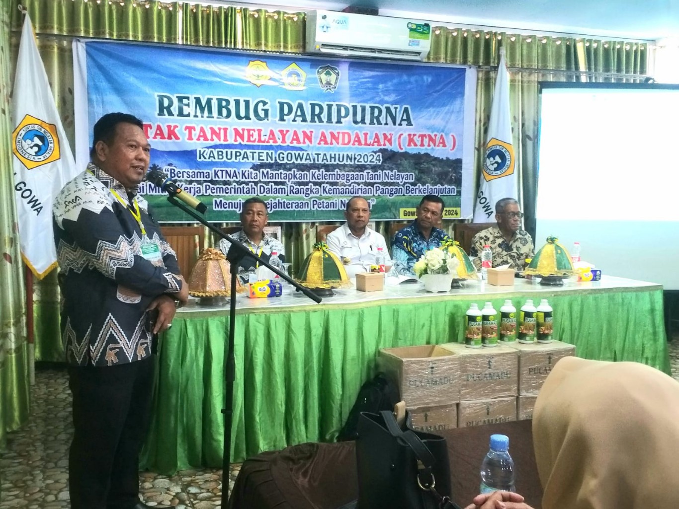 BKM/SAR KOLABORASI -- Ketua KTNA Gowa Kusnadi Effendy menyampaikan upaya sinergitas dan kolaborasi yang dilakukan KTNA Gowa dalam pengembangan pertanian di Gowa. 