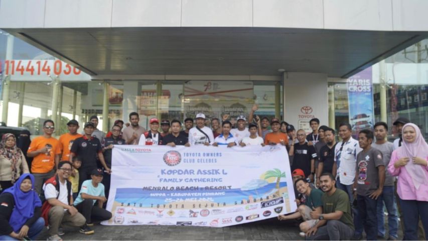 KOPDAR -- Pengurus dan anggota TOCC foto bersama usai melakukan touring dan Kopdar Assik 4.