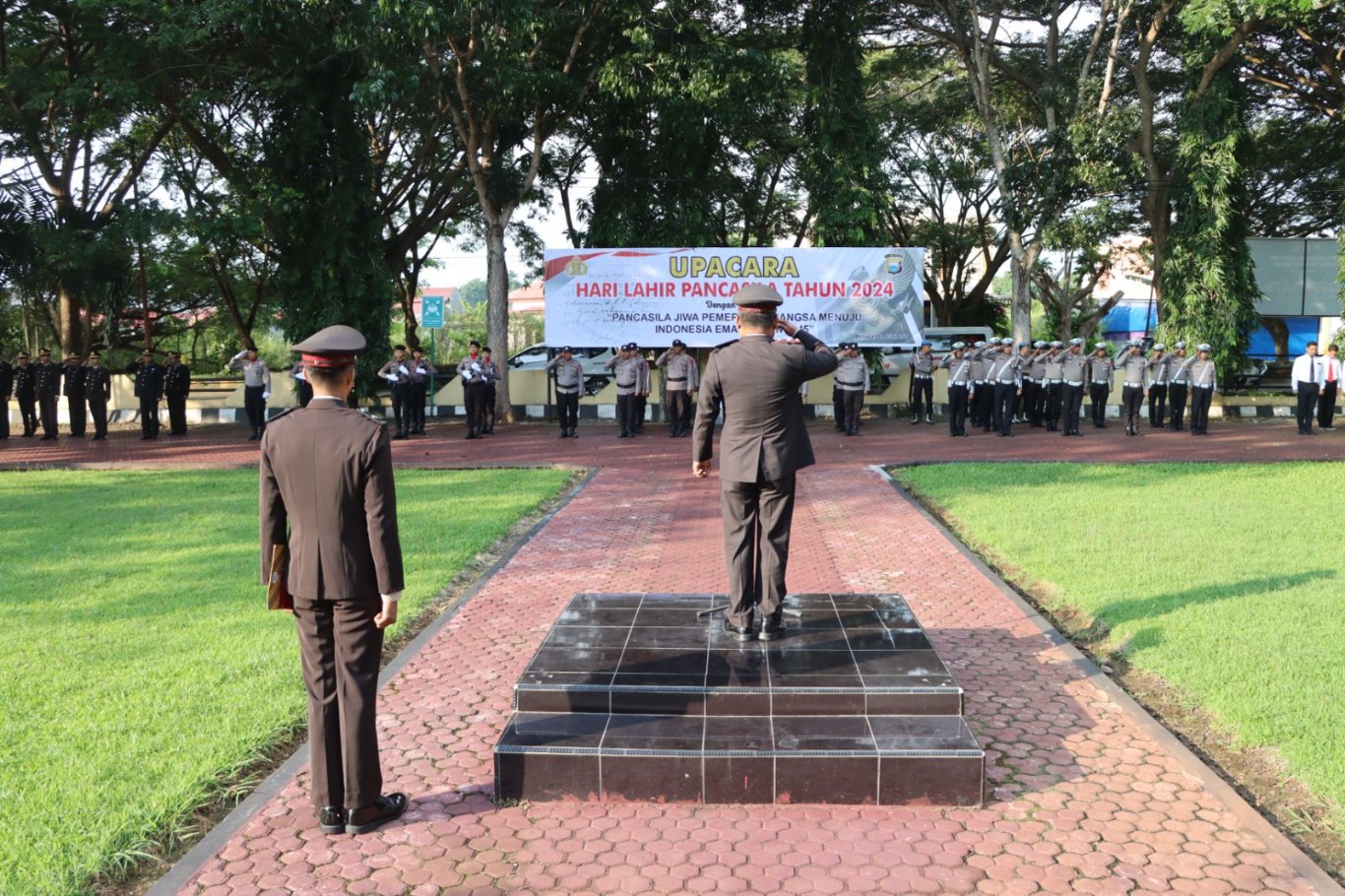 UPACARA -- Polres Luwu melaksanakan kegiatan upacara peringatan hari lahir pancasila tahun 2024 di Halaman Apel Polres Luwu, Sabtu (1/6). 