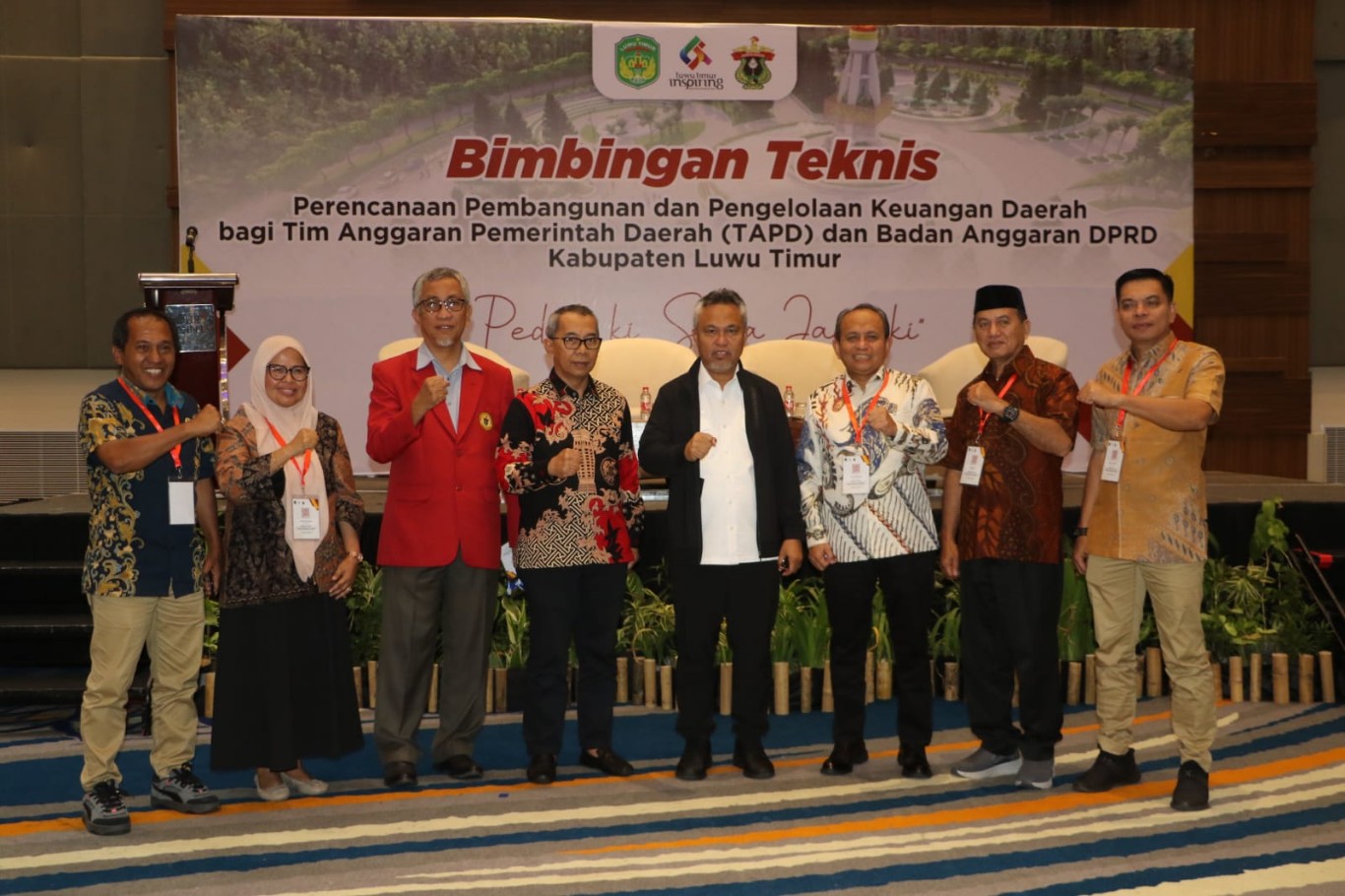 BIMTEK -- Bupati Luwu Timur, H Budiman membuka Bimtek Perencanaan Pembangunan dan Pengelolaan Keuangan Daerah bagi Tim Anggaran Pemerintah Daerah dan Badan Anggaran (Banggar) DPRD Kabupaten Luwu Timur