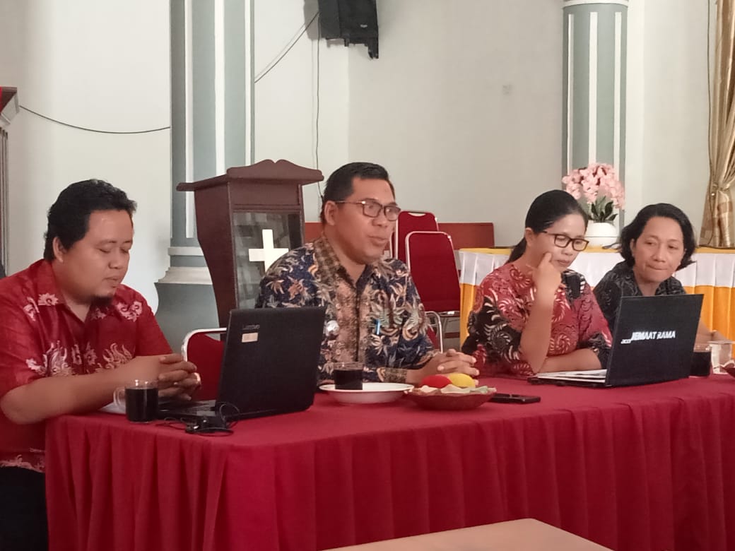 RAKER -- Forum Kerjasama Gereja (FKSG) Kecamatan Tomoni Timur mengadakan rapat kerja yang di Gereja Toraja Jemaat Rama Desa Pattengko baru-baru ini.