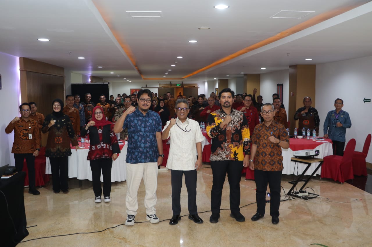 COACHING CLINIC -- Bagian Organisasi Sekretariat Daerah (Setda) Kabupaten Luwu Timur melaksanakan Coaching Clinic Reformasi Birokrasi berdampak lingkup Pemkab Luwu Timur di Swiss - belInn Makassar Sabtu (22/6). 