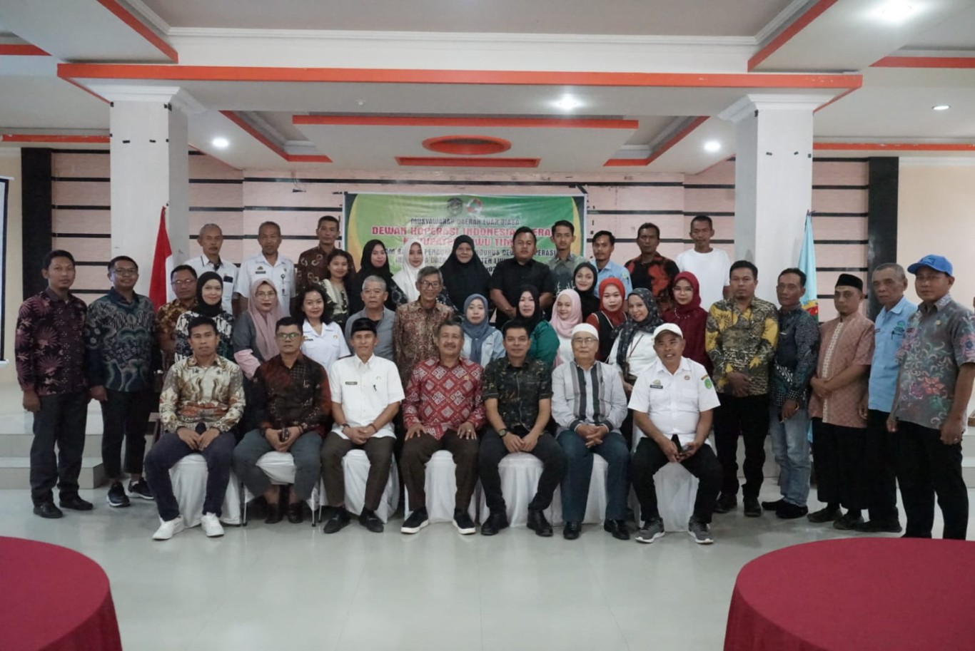 MUSDALUB -- Dekopinda Kabupaten Luwu Timur menggelar Musyawarah Daerah (Musda) Luar Biasa dalam rangka pengukuhan pengurus Dekopinda Lutim sisa masa bakti Tahun 2020-2025 di Hotel Sikumbang, Kecamatan Tomoni, Rabu (22/5)