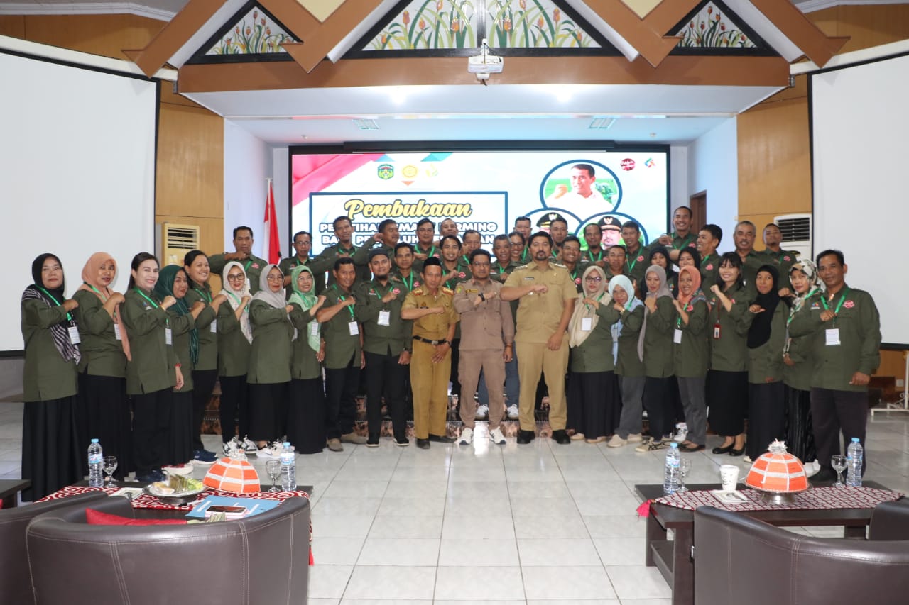 PELATIHAN -- Wabup Luwu Timur, Mochammad Akbar Andi Leluasa membuka secara resmi Pendidikan dan Pelatihan (Diklat) Smart Farming bagi Penyuluh Pertanian di Balai Besar Pelatihan Pertanian (BBPP) Batangkaluku, Kabupaten Gowa, Selasa (25/6). 