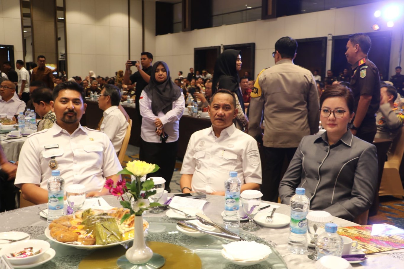 RAKOR -- Wakil Bupati Luwu Timur, Mochammad Akbar Andi Leluasa menghadiri Rapat Koordinasi (Rakor) Kesiapan Penyelenggaraan Pilkada Serentak Tahun 2024 yang dilaksanakan di Claro Hotel Makassar, Rabu (26/6).
