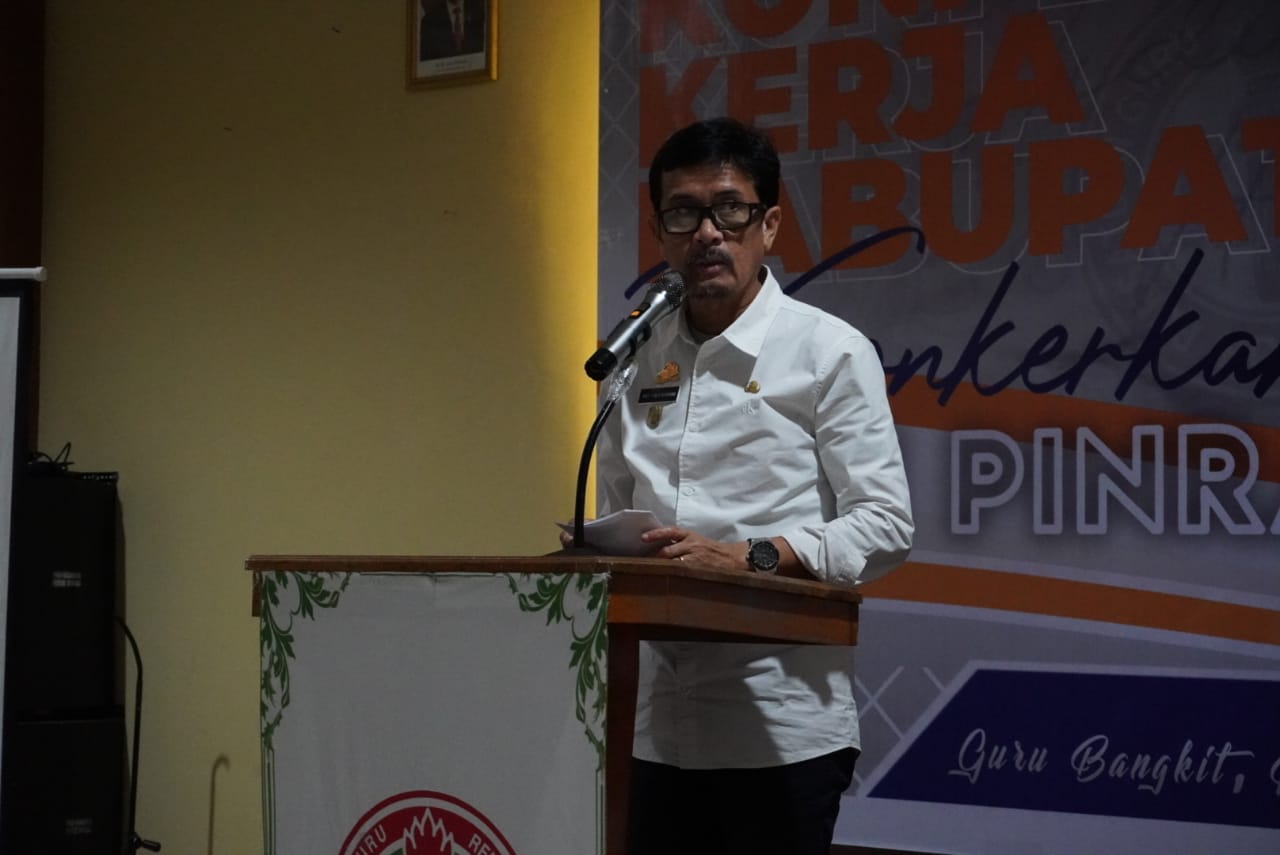 BUKA -- Sekkab Pinrang A Calo Kerrang mewakili Pj Bupati Pinrang membuka secara resmi Konferensi Kerja kabupaten (Konkerkab) Persatuan Guru Republik Indonesia (PGRI) Kabupaten Pinrang di Gedung PGRI, Rabu (5/6).