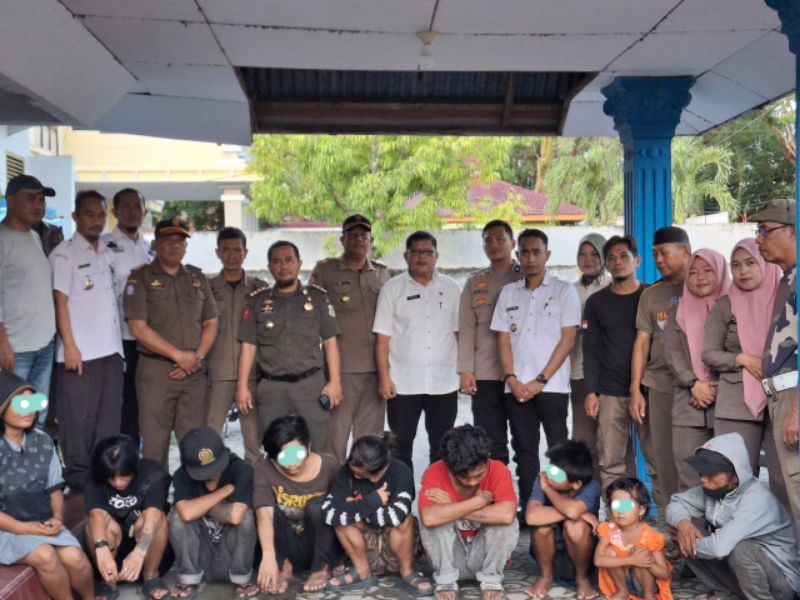 OPERASI -- Dinas Sosial Kabupaten Pinrang bersama Satuan Polisi Pamong Praja dan Keselamatan Kabupaten Pinrang menggelar operasi dan penertiban terhadap anak jalanan yang mulai meresahkan masyarakat, Kamis (6/6). 