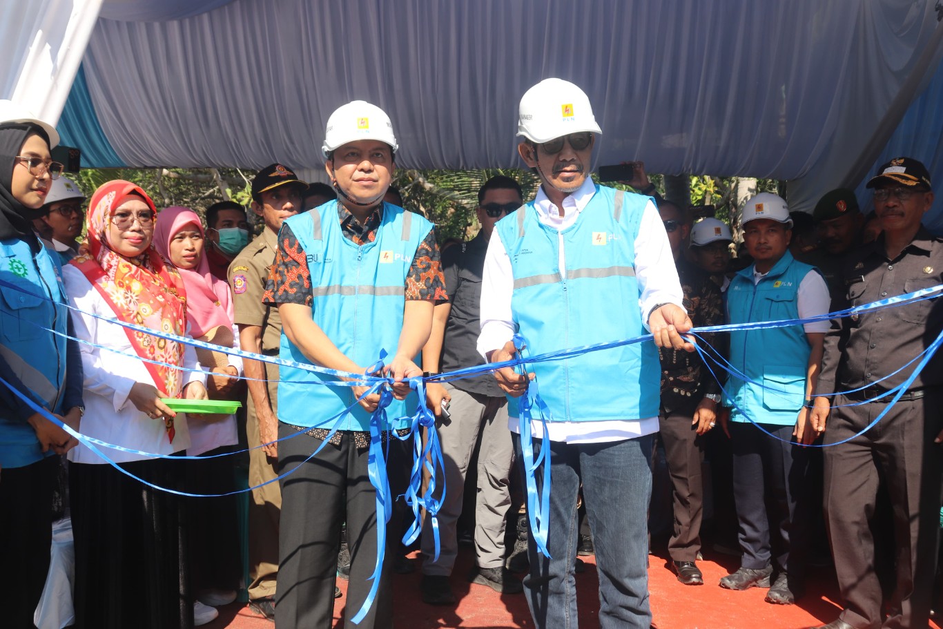 Bupati Basli Ali Bersama GM PLN UID Sulselrabar Resmikan PLTS Tanamalala
