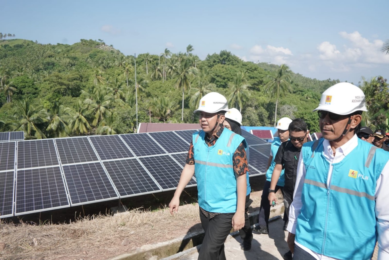 Mampu Kurangi 715 Ton Emisi Karbon, Teknologi PLTS Milik PLN Pasok 100% Energi Bersih bagi Masyarakat Pulau Bembe
