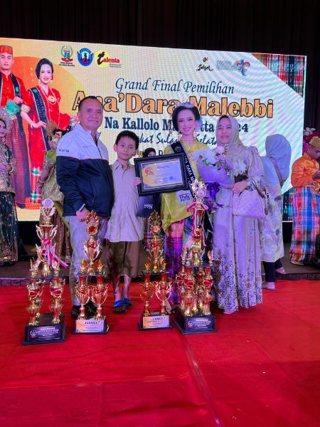 JUARA -- Kontestan asal Sidrap Andi Lady Ruby tampil sebagai juara pertama Ana'dara Malebbi (AMKM) Tingkat Sulsel tahun 2024 di Ballroom De Edelweiss Makassar baru-baru ini. 