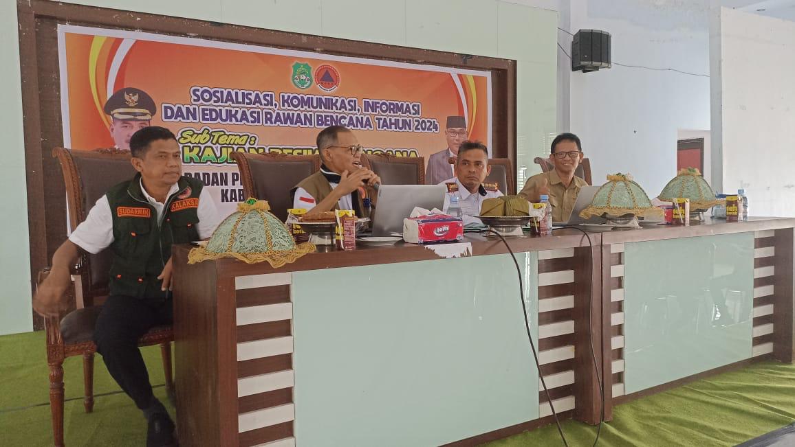 SOSIALISASI -- BPBD Kabupaten Sidrap meningkatkan pemahaman publik menghadapi potensi bencana melalui Sosialisasi Komunikasi, Informasi dan Edukasi Rawan Bencana di Aula Kompleks SKPD, Rabu (5/6).