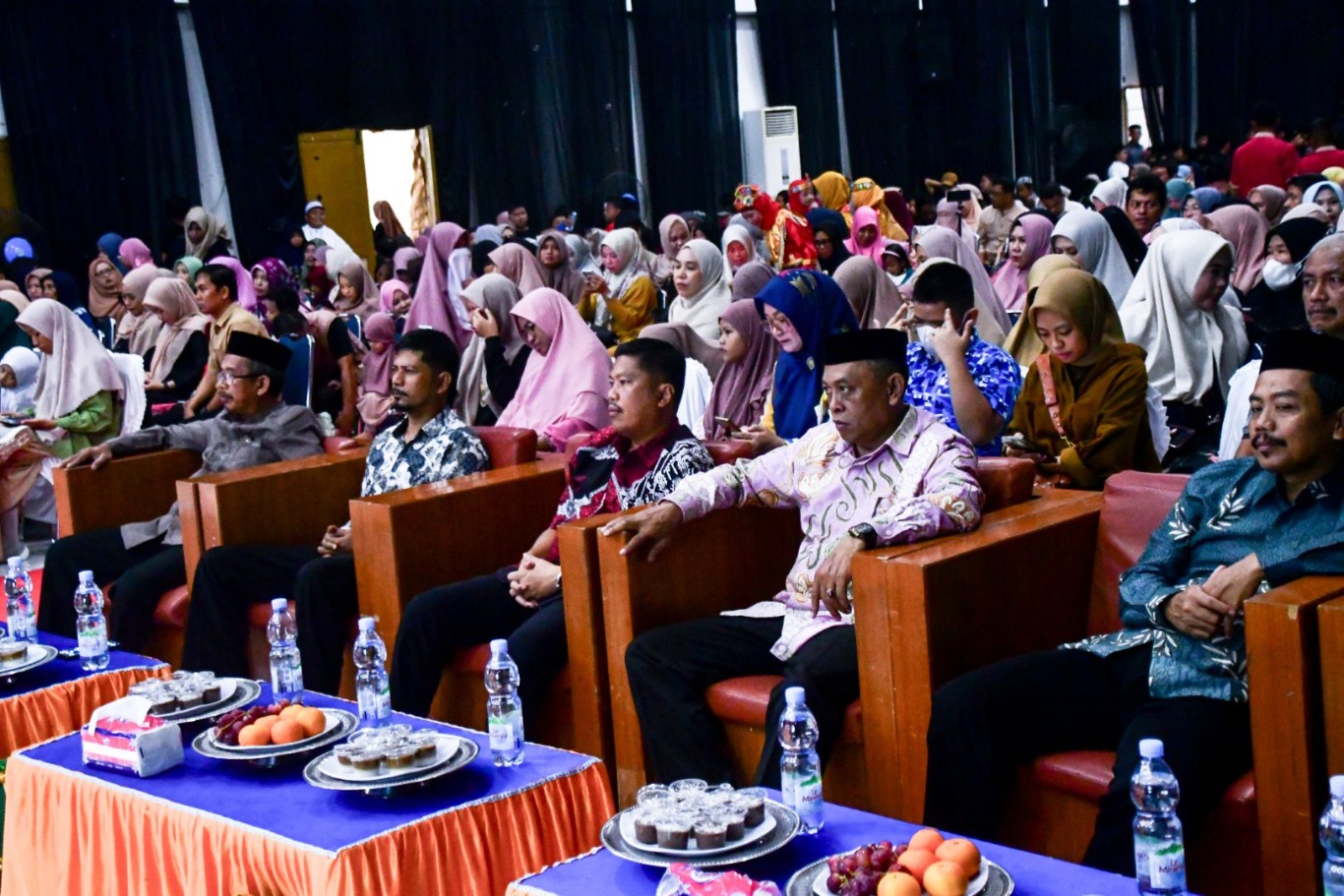 PENAMATAN --Kadisdik Sinjai Irwan Suaib, saat menghadiri pengamatan SDIT Thoriqul Jannah yang digelar di Gedung Pertemuan Sinjai, Minggu (2/6).