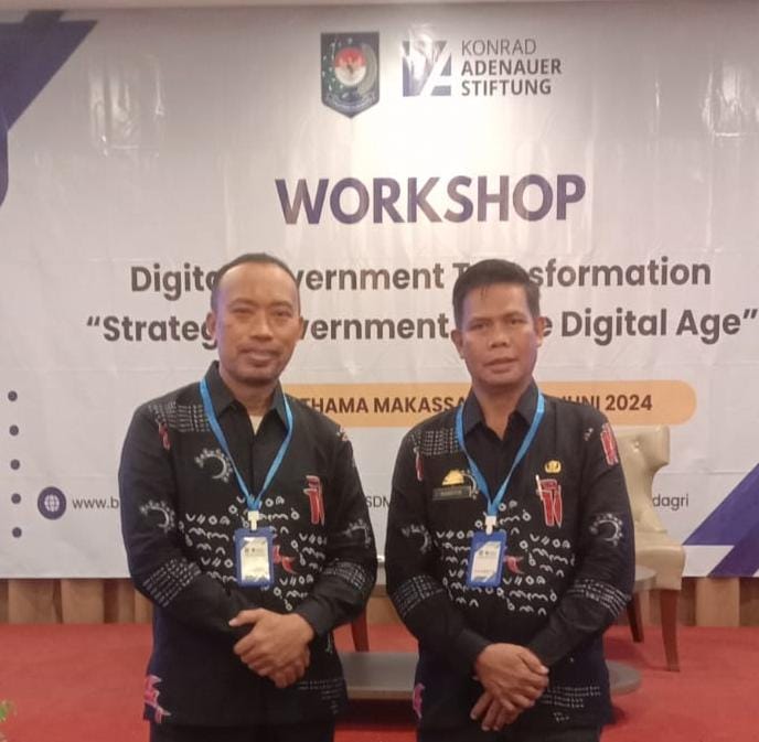 WORKSHOP -- Kepala Diskominfosan Sinjai Mansur dan Kepala Dinas Penanaman Modal dan Pelayanan Terpadu Satu Pintu Sinjai Lukman Dahlan saat menjadi peserta Workshop Transformasi Pemerintahan Digital yang digelar oleh BPSDM Kemendagri RI, Kamis (13/6).