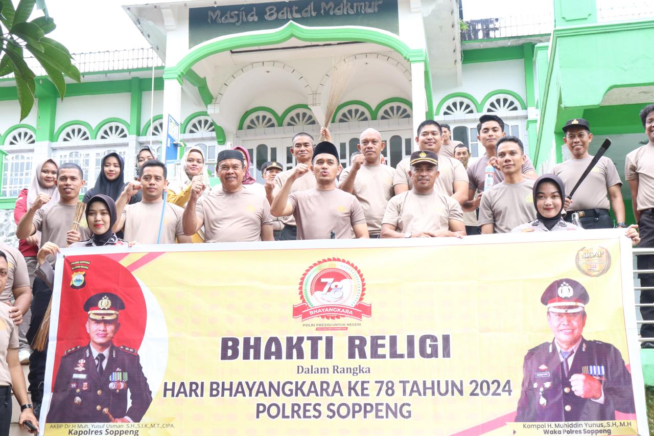 BHAKTI RELIGI -- Polres Soppeng melaksanakan kegiatan Bhakti Religi dalam rangka menyambut hari Bhayangkara ke-78, Kamis (13/6). Turut hadir, para PJU dan personel Polres Soppeng.